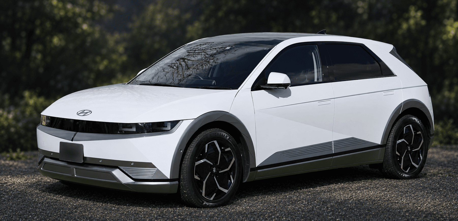 Hyundai Ioniq 5 elektromos autó külső nézetben, anonimizált rendszámmal.