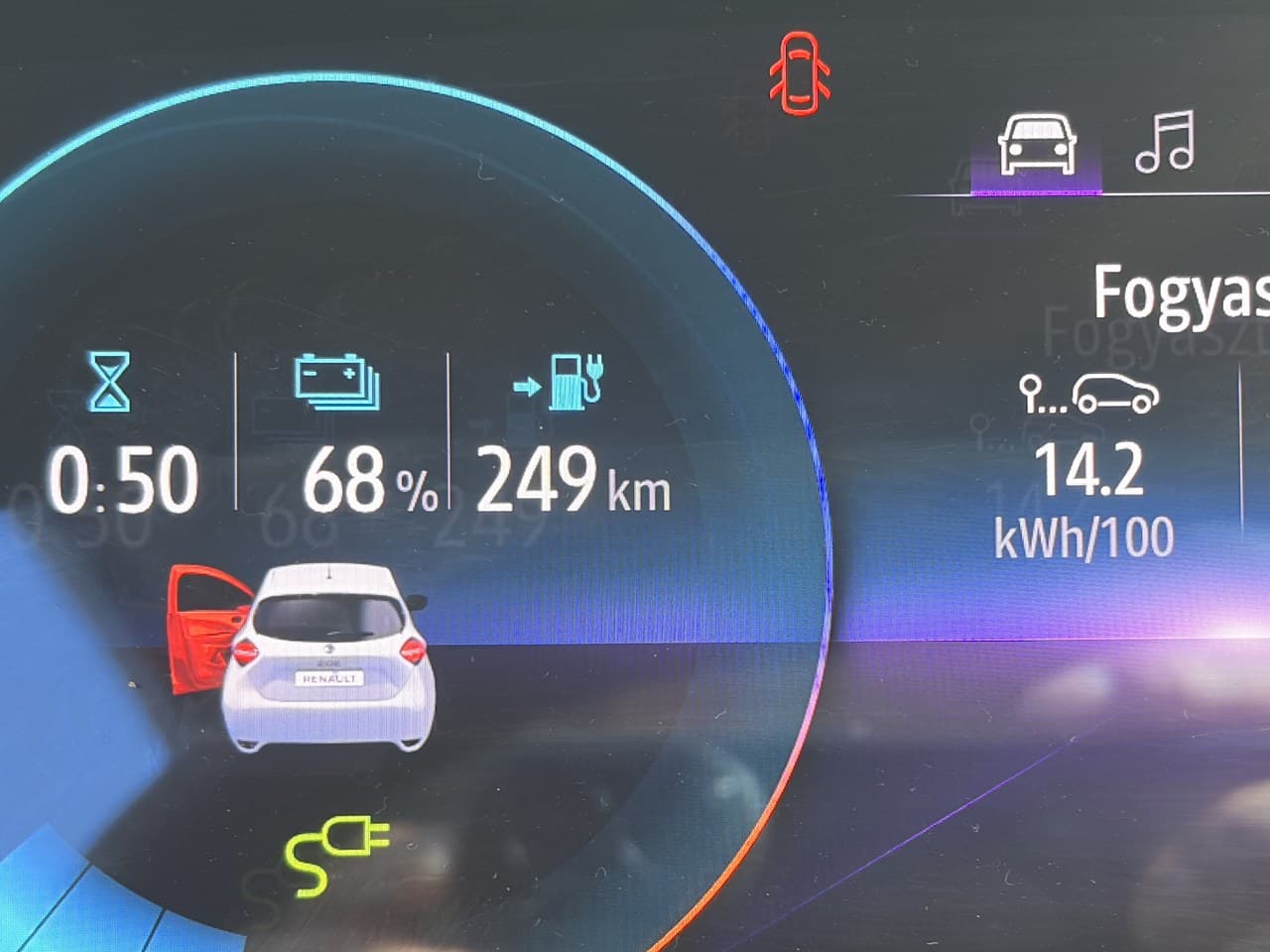 Renault Zoe ZE50 utastere diagnosztikai eszközzel a helyszíni EVX átvizsgálás közben.