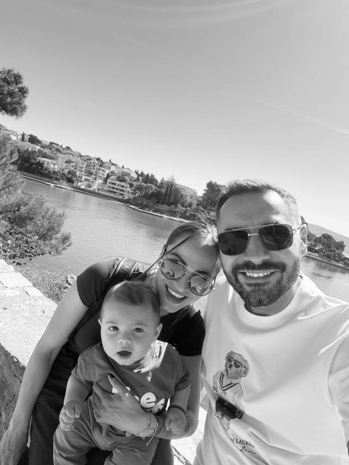 Tóth Csaba családjával egy személyes családi fotón.