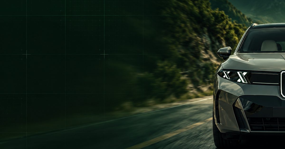 Fehér BMW i4 elektromos autó hátsó fertálya helyszíni állapotfelmérés közben, az EVX márkajelével és az „Elektromos autó állapotfelmérés" felirattal.
